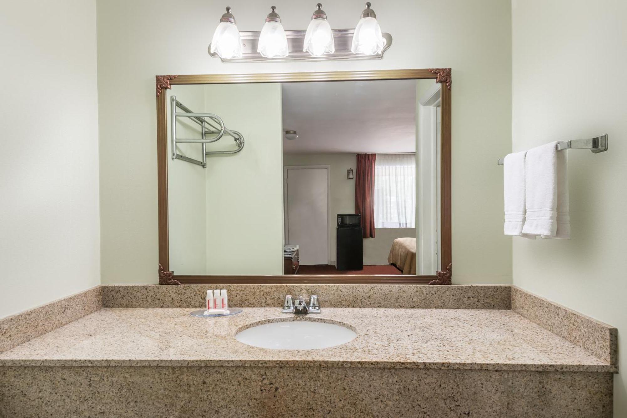 Days Inn By Wyndham Donegal Ngoại thất bức ảnh